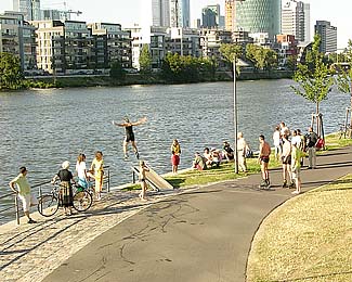 Large Picture (105kB)